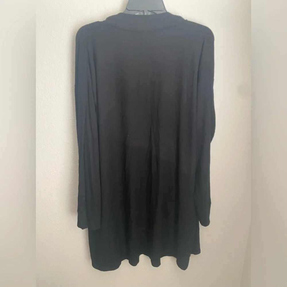 SKIMS Ribbed Black Wrap Robe - Picture 5 of 5
